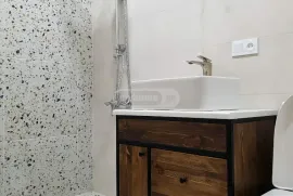 Продается квартира, 3 Kомнатная, Старое здание, Тбилиси, Исани