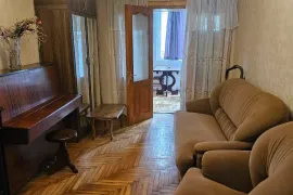 Аренда, 3 Kомнатная, Старое здание, Кутаиси, Поселок Агмашенебели