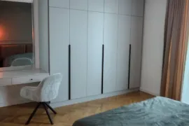 ქირავდება ბინა, 4 ოთახიანი, ძველი აშენებული, თბილისი, ვაკე