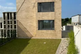 იყიდება სახლი, 5 ოთახიანი, ქობულეთი, ჩაქვი