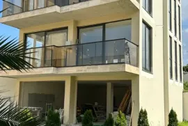 იყიდება სახლი, 5 ოთახიანი, ქობულეთი, ჩაქვი