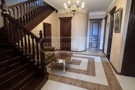 Apartment for sale, 8 Room, Old building, Tbilisi, saburtalo