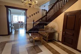 Apartment for sale, 8 Room, Old building, Tbilisi, saburtalo