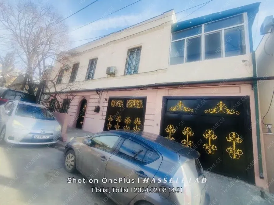 House For Sale, Elia