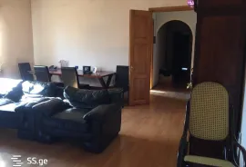 იყიდება ბინა, 6 ოთახიანი, ძველი აშენებული, თბილისი, საბურთალო