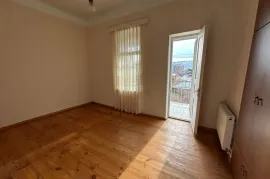 Аренда, 5 Kомнатная, Старое здание, Тбилиси, Надзаладеви