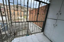 Аренда, 5 Kомнатная, Старое здание, Тбилиси, Надзаладеви