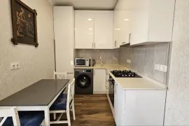 იყიდება ბინა, 2 ოთახიანი, ახალი აშენებული, ბათუმი, რუსთაველის უბანი