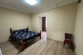 ქირავდება ბინა, 3 ოთახიანი, ძველი აშენებული, თბილისი, საბურთალო