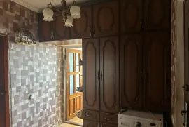 Продается квартира, 4 Kомнатная, Старое здание, Кутаиси, Поселок Авангард