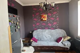 Продается квартира, 4 Kомнатная, Старое здание, Кутаиси, Поселок Авангард