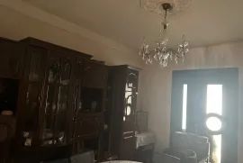 Продается квартира, 4 Kомнатная, Старое здание, Кутаиси, Поселок Авангард