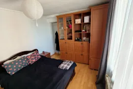 ქირავდება ბინა, 3 ოთახიანი, ძველი აშენებული, თბილისი, საბურთალო