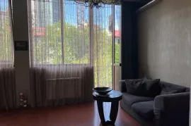 ქირავდება ბინა, 3 ოთახიანი, ძველი აშენებული, თბილისი, საბურთალო