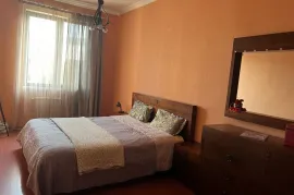 ქირავდება ბინა, 3 ოთახიანი, ძველი აშენებული, თბილისი, საბურთალო