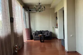 ქირავდება ბინა, 3 ოთახიანი, ძველი აშენებული, თბილისი, საბურთალო