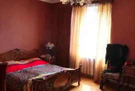 იყიდება ბინა, 5 ოთახიანი, ძველი აშენებული, თბილისი, საბურთალო