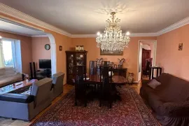 იყიდება ბინა, 5 ოთახიანი, ძველი აშენებული, თბილისი, საბურთალო