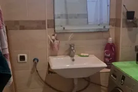 იყიდება ბინა, 4 ოთახიანი, ძველი აშენებული, თბილისი, საბურთალო