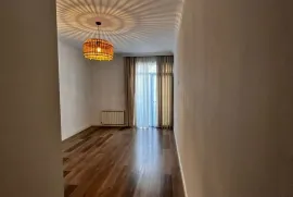 Продается квартира, 4 Kомнатная, Старое здание, Тбилиси, Плато Нуцубидзе