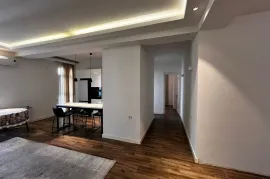 Продается квартира, 4 Kомнатная, Старое здание, Тбилиси, Плато Нуцубидзе