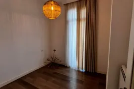 Продается квартира, 4 Kомнатная, Старое здание, Тбилиси, Плато Нуцубидзе