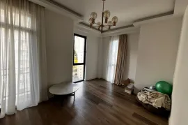 Продается квартира, 4 Kомнатная, Старое здание, Тбилиси, Плато Нуцубидзе