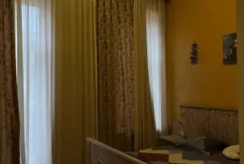 ქირავდება ბინა, 4 ოთახიანი, ძველი აშენებული, თბილისი, ჩუღურეთი