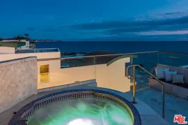 ნიკოლას ქეიჯის ძვირადღირებული სახლი მალიბუში