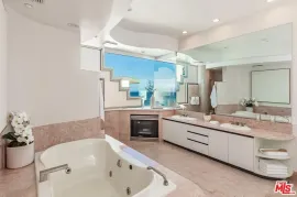 ნიკოლას ქეიჯის ძვირადღირებული სახლი მალიბუში