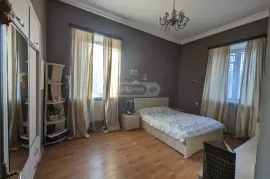 Продается квартира, 3 Kомнатная, Старое здание, Тбилиси, Навтлуги