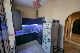 Продается квартира, 3 Kомнатная, Старое здание, Тбилиси, Навтлуги