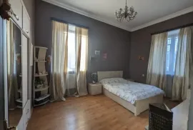 Продается квартира, 3 Kомнатная, Старое здание, Тбилиси, Навтлуги