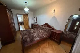 იყიდება ბინა, 3 ოთახიანი, ძველი აშენებული, თბილისი, საბურთალო