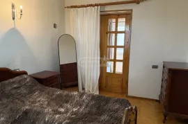 იყიდება ბინა, 3 ოთახიანი, ძველი აშენებული, თბილისი, საბურთალო