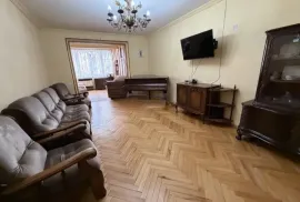 იყიდება ბინა, 3 ოთახიანი, ძველი აშენებული, თბილისი, საბურთალო