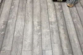 ლამინატის დაგება