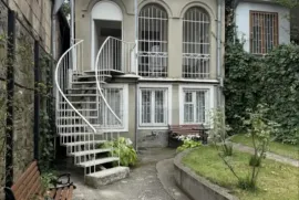 Продается Дом, 5 Kомнатная,  Окрестности Тбилиси, Цхнети