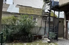 Аренда, 2 Kомнатная, Старое здание, Тбилиси, saburtalo