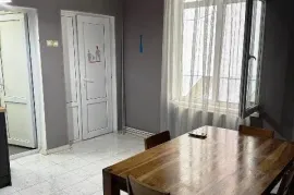 Аренда, 2 Kомнатная, Старое здание, Тбилиси, saburtalo