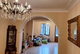 Продается квартира, 4 Kомнатная, Старое здание, Тбилиси, saburtalo