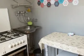 Аренда, 1 Kомнатная, Старое здание, Тбилиси, saburtalo