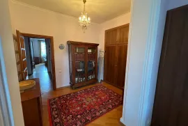 Аренда, 3 Kомнатная, Старое здание, Тбилиси, saburtalo