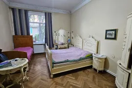 Продается квартира, 4 Kомнатная, Старое здание, Тбилиси, saburtalo