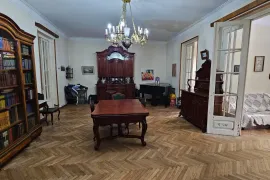 Продается квартира, 4 Kомнатная, Старое здание, Тбилиси, saburtalo