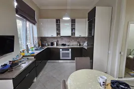 Продается квартира, 4 Kомнатная, Старое здание, Тбилиси, saburtalo