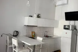 ქირავდება ბინა, 2 ოთახიანი, ძველი აშენებული, თბილისი, საბურთალო