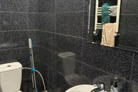 ქირავდება ბინა, 2 ოთახიანი, ძველი აშენებული, თბილისი, საბურთალო