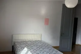 ქირავდება ბინა, 2 ოთახიანი, ძველი აშენებული, თბილისი, საბურთალო