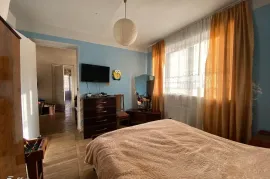 იყიდება ბინა, 4 ოთახიანი, ძველი აშენებული, თბილისი, ნუცუბიძის ფერდობი